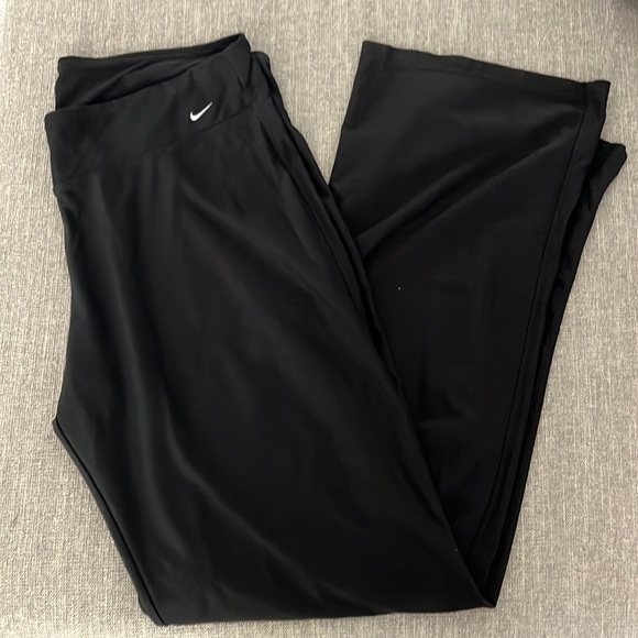 Nike Pants - Women’s Nike wide leg Bottoms
